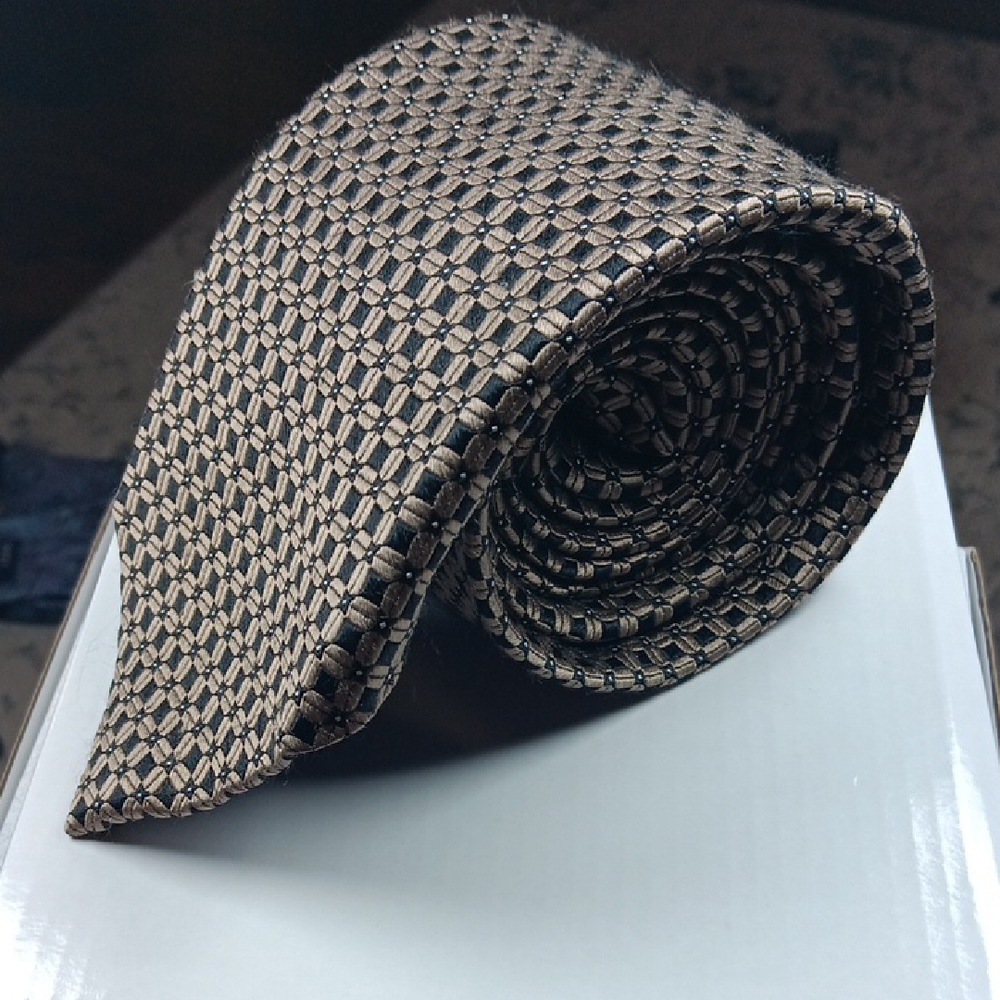 Chaps Black and‎ Tan Geometric Men's Silk Tie